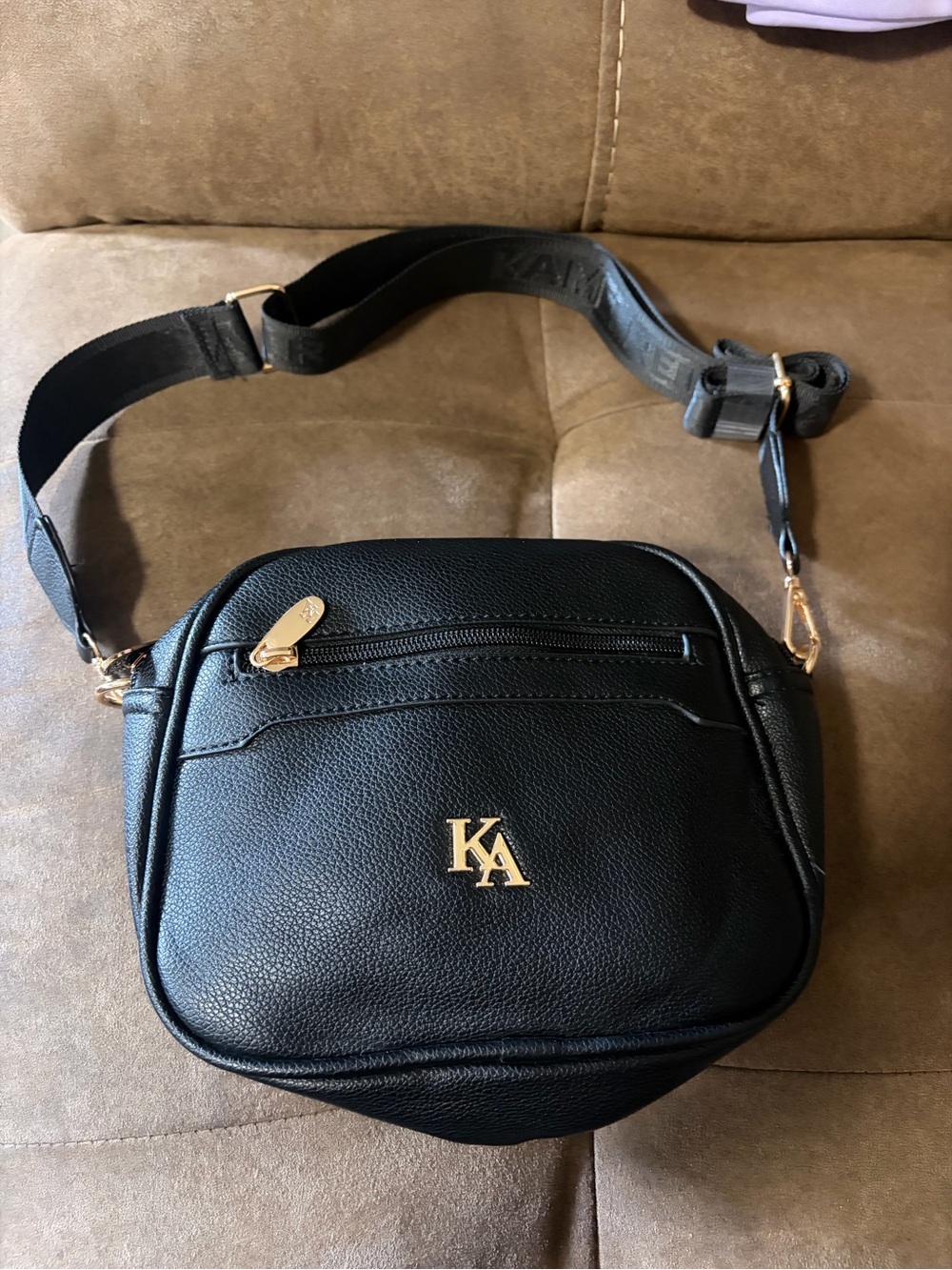 Kamel Reina Black Pebbled Leather Crossbody Bag with Gold Hardware